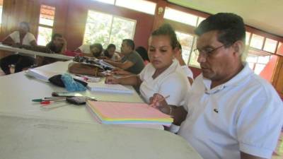 Educatodos permite que adultos culminen estudios.