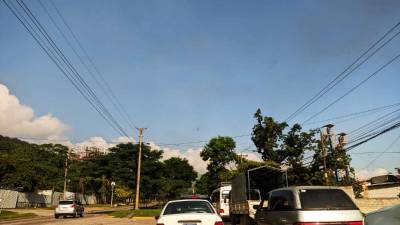 El tránsito era lento en el bulevar del sur.