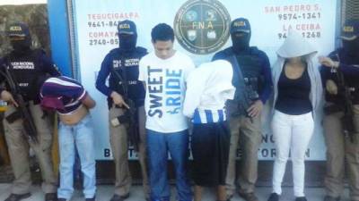 Cuatro presuntos miembros de la banda criminal Los Chirizos que operaban en el mercado Zonal Belén entre los detenidos.