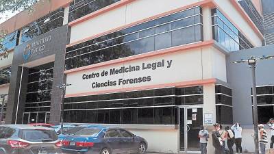 El cadáver fue trasladado a la morgue.