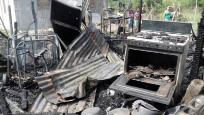 A cenizas quedó reducida la vivienda y el menaje de la misma.
