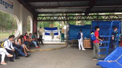 Los estudiantes cerraron los portones principales en Unah-vs.