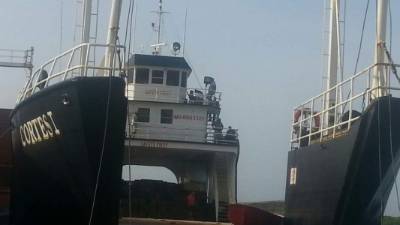 A bordo del carguero Cortés I fueron trasladados desde los bancos de pesca hasta Roatán los 14 marinos que naufragaron en el barco Big Boy. Fotos: Cortesía de Edgardo Cerrano