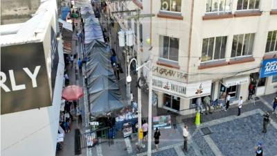 El centro de la Capital Industrial y la peatonal estuvieron con poca cantidad de personas a lo largo del día. Fotos: Melvin Cubas.