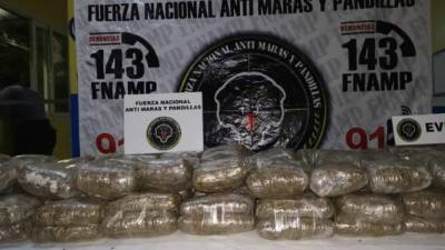 El decomiso de las 210 libras de supuesta marihuana.