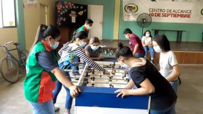 Uno de los principales componentes del proyecto son los centros de alcance, donde niños y jóvenes son formados por medio de actividades lúdicas y juegos. fotos cortesía de genesis.