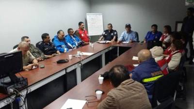 Los cuerpos de socorro ayer en la evaluación.