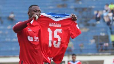 Yustin Arboleda celebró en dos ocasiones y en ambas ocasiones su festejo fue para Demetri Gordon.