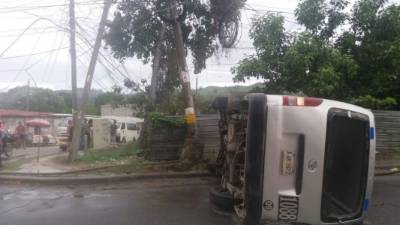 El accidente provocó fallas de energía en la zona.