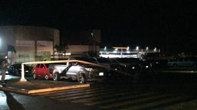 En el aeropuerto Ramón Villeda Morales de San Pedro Sula se reportaron cuatro postes del tendido eléctrico caídos.
