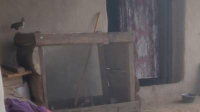 Dos cuerpos quedaron dentro de la vivienda.