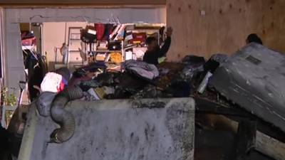 Los bomberos de Los Ángeles lograron apagar el fatal incendio que se cobró la vida de una persona.