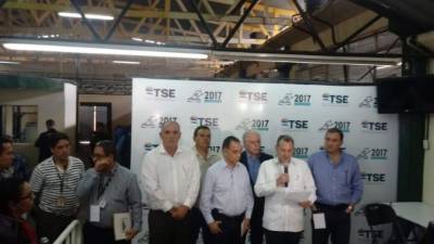 Luis Larach, presidente del Cohep, dando lectura al comunicado empresarial.