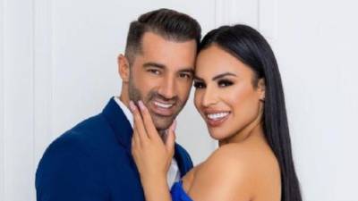 Toni Costa y su novia Evelyn Beltrán.