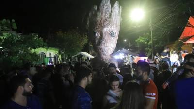 Desde tempranas horas de este sábado, miles de hondureños comenzaron a desplazarse hasta Trinidad Santa Bárbara, para disfrutar del festival de las Chimeneas Gigantes.