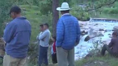 Vecinos de San Matías llegaron hasta el lugar para identificar a las víctimas.