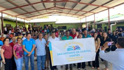Autoridades de educación en la declarartoria del municipio de San Antonio Cortés libre de analfabetismo.