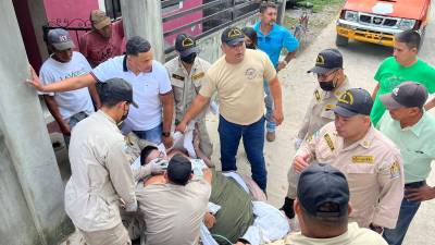 Franklin Escobar aún estaba con vida cuando fue retirado de su vivienda; sin embargo, falleció al llegar al hospital Atlántida.