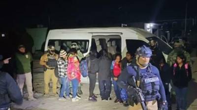 Los 61 migrantes fueron rescatados por el ejercito mexicano.