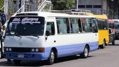 Buses en la capital de la República | Fotografía de archivo