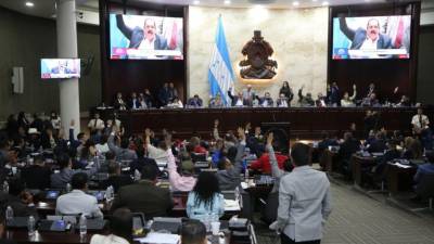 Fotografía de archivo donde diputados eligen a los nuevos representantes a Fiscal general y adjunto en el Hemiciclo Legislativo.