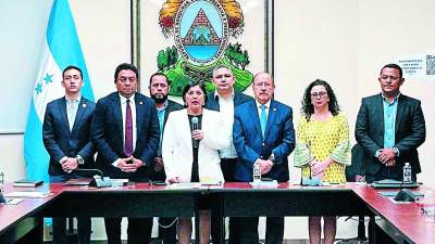 Los parlamentarios ofrecieron ayer una conferencia de prensa en Tegucigalpa.
