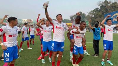 Los jugadores del Olimpia celebrando el título 38 de la Liga Nacional de Honduras.