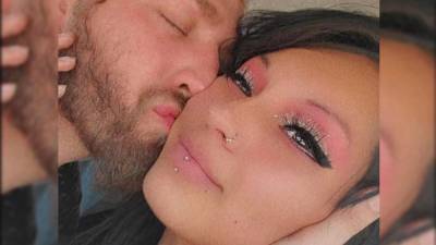 Una mujer de origen hispano está acusada de cometer un crimen que mantiene consternada a toda una comunidad: el joven con el que se casaría fue asesinado y ella es la principal señalada por la Fiscalía.