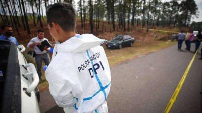 Elemento de la DPI en un levantamiento de cadáver.