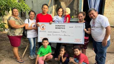 Con el apoyo de los voluntarios, la fundación se solidariza con las familias de escasos recursos.