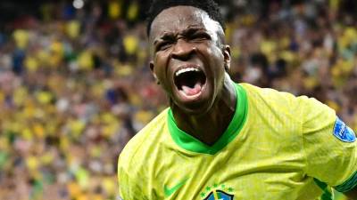 Vinicius reapareció frente a Paraguay con un doblete en la goleada de 4-1.