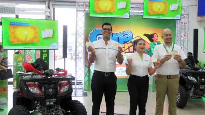 Ejecutivos de Supermercados La Colonia presentes en el sorteo “GANA TU DESTINO RÍO DE JANEIRO CON SUPERMERCADOS LA COLONIA”.