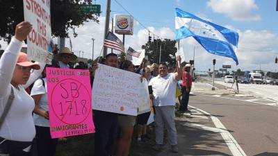 Los latinos de Florida se han unido en contra de la ley SB1718.