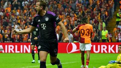 El festejo de Harry Kane tras anotarle al Galatasaray.