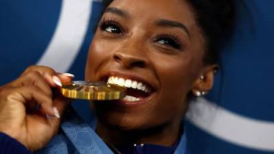 La reconocida gimnasta estadounidense, Simone Biles, fue una de las grandes atletas que brilló en los Juegos Olímpicos de París 2024.