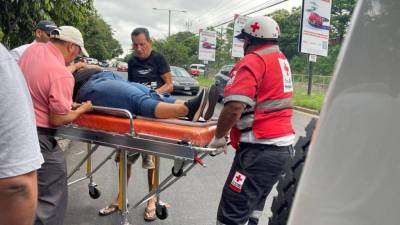 La mujer fue llevada a un centro asistencial.
