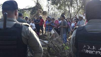 Policía Municipales intentaron dialogar con las personas que se han instalado en el acuífero.