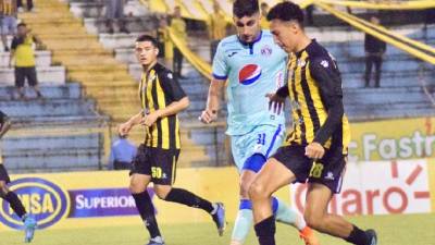 El estadio Olímpico fue el escenario del duelo entre Real España y Motagua.