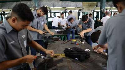 Estudiantes del Infop-SPS en sus talleres académicos.