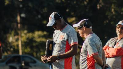 Raúl Martínez Sambulá, nuevo entrenador del Vida de cara al torneo Clausura 2024 de la Liga Nacional de Honduras.