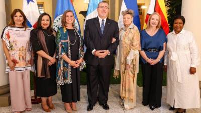 Primera Dama de Honduras participa en Encuentro Interregional de Primeras Damas en Guatemala.