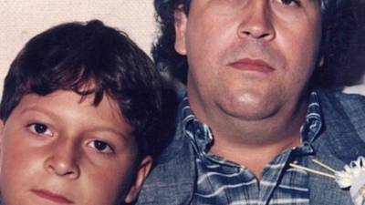 Juan Pablo Escobar, hijo del narcotraficante colombiano Pablo Escobar, quien hoy utiliza el nombre Sebastián Marroquín, rompió el silencio sobre su infancia en la Hacienda Nápoles y reveló detalles de su convivencia con los hipopótamos que su padre introdujo en Colombia.