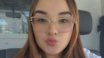 El caso de la doctora Mariam Elisa Morales Donaire, de 23 años, estaría vinculado a problemas sentimentales y familiares que la habrían llevado a buscar refugio en un hotel de la ciudad de Granada, donde posteriormente fue localizada en estado crítico.