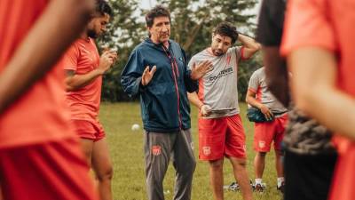 Héctor Vargas y su hijo Eric no seguirán formando parte del cuerpo técnico del Vida.