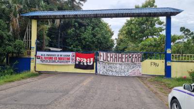 El acceso al Curla de La Ceiba amaneció tomado este martes, agudizando la crisis.
