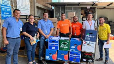 Ejecutivos de Supermercados Colonial realizaron su primera donación al Banco de Alimentos de Honduras.