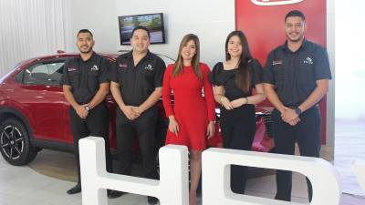 Ejecutivos de Excel Automotriz están listos para mostrarle la nueva Honda HR-V.