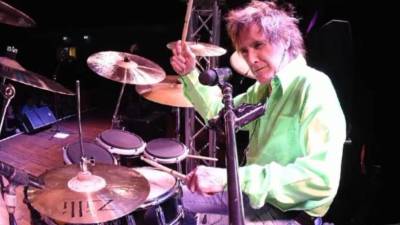 El ex baterista de AC/DC Colin Burgess.