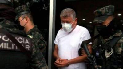 Medios de comunicación se concentran en la entrada del Fuerte General Cabañas, Cuartel General del Ejército.