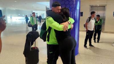 Francisco ‘Chelito’ Martínez y el tremendo abrazo que se dio con su hermana Karla.